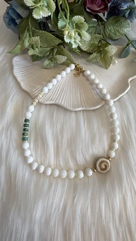 שרשרת פסטל בחול